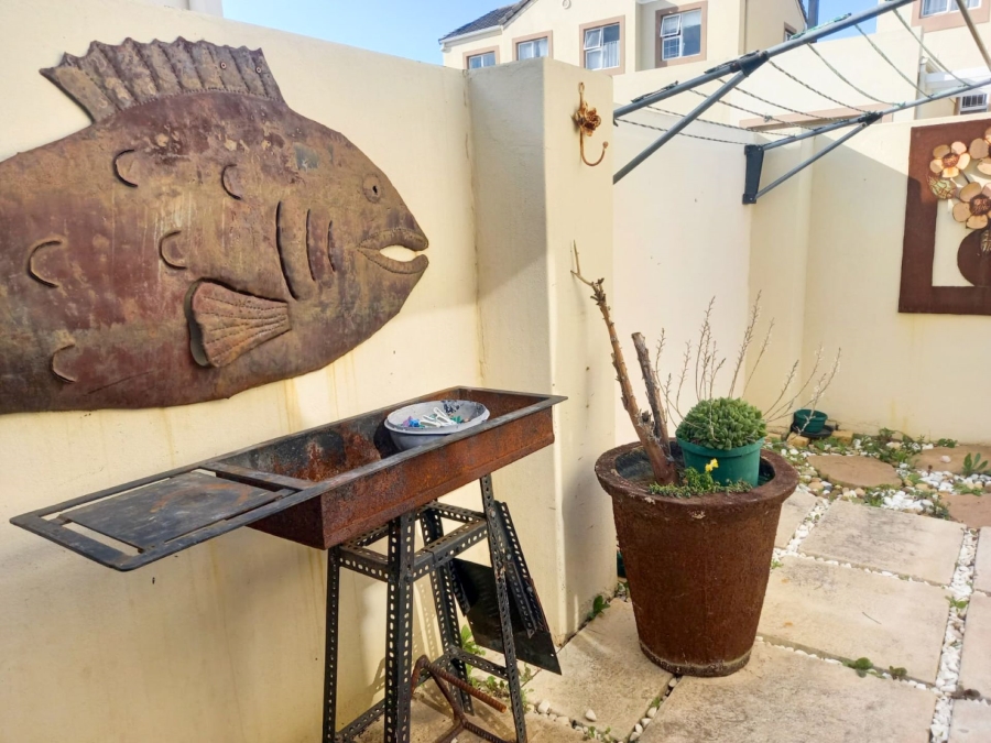 2 Bedroom Property for Sale in Fernwood Western Cape